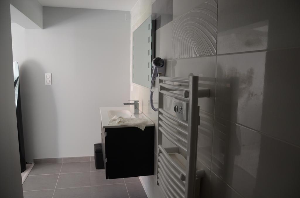 Chambre D'Hotes Et Spa อาฌ็อง ห้อง รูปภาพ