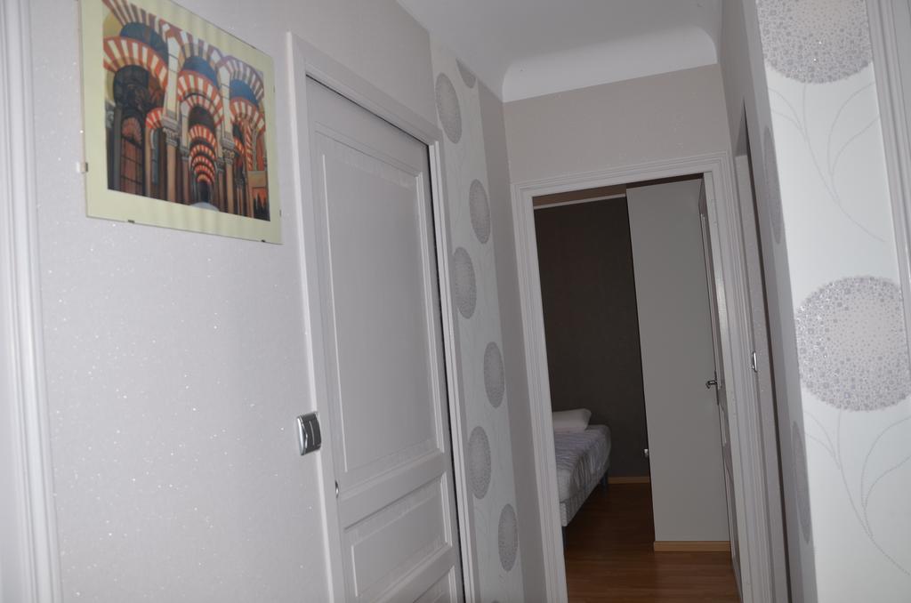 Chambre D'Hotes Et Spa อาฌ็อง ภายนอก รูปภาพ