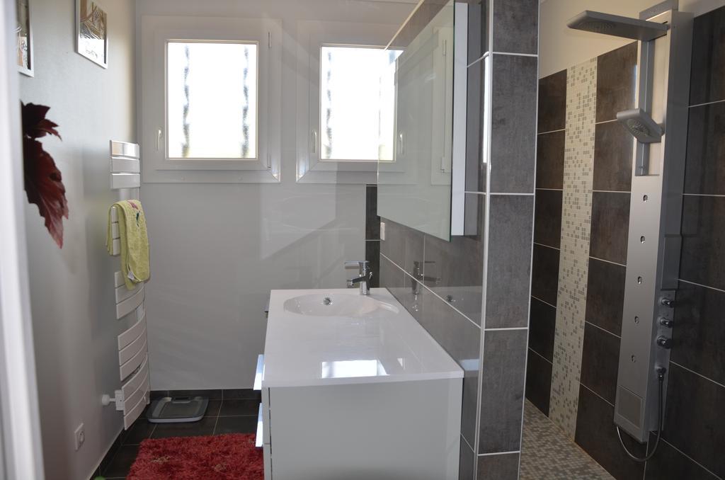 Chambre D'Hotes Et Spa อาฌ็อง ภายนอก รูปภาพ