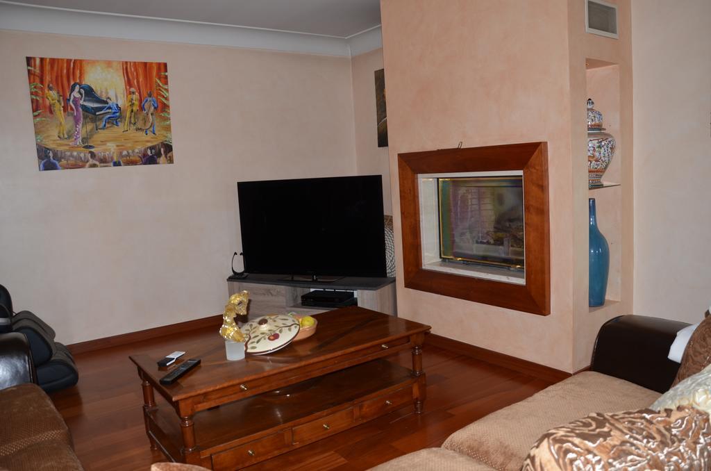 Chambre D'Hotes Et Spa อาฌ็อง ภายนอก รูปภาพ